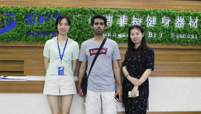 卡塔尔客户来中国采购丝瓜视频导航入口健身房器材 